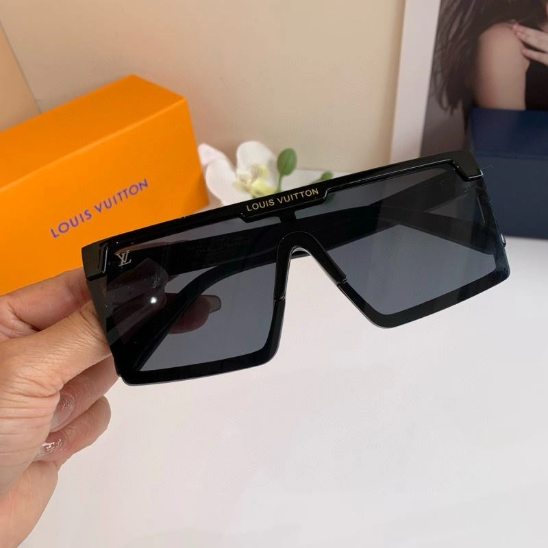 Lightweight Louis Vuitton Sunglasses 280573