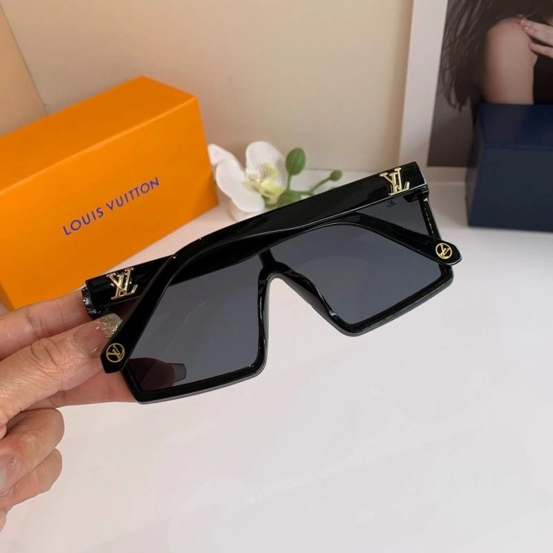Lightweight Louis Vuitton Sunglasses 280573