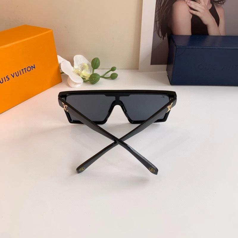 Lightweight Louis Vuitton Sunglasses 280573