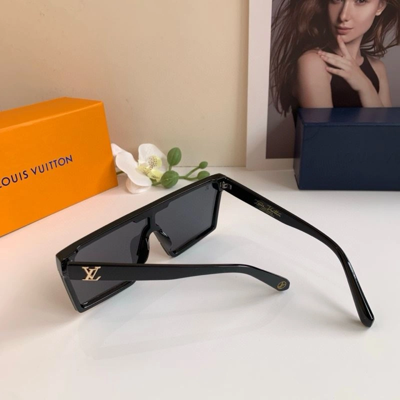 Lightweight Louis Vuitton Sunglasses 280573