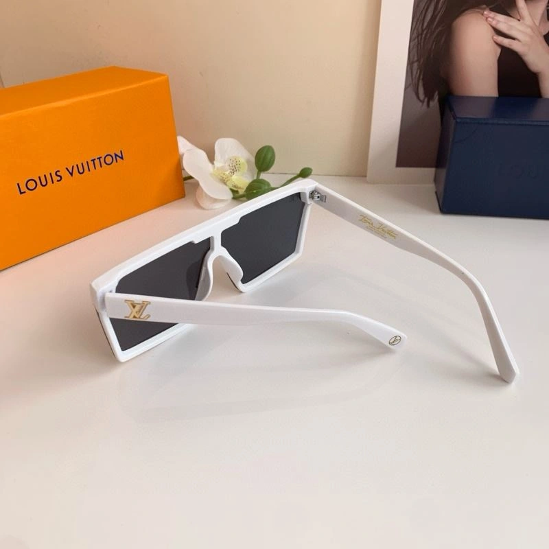 Louis Vuitton Sunglasses Youthful 280569