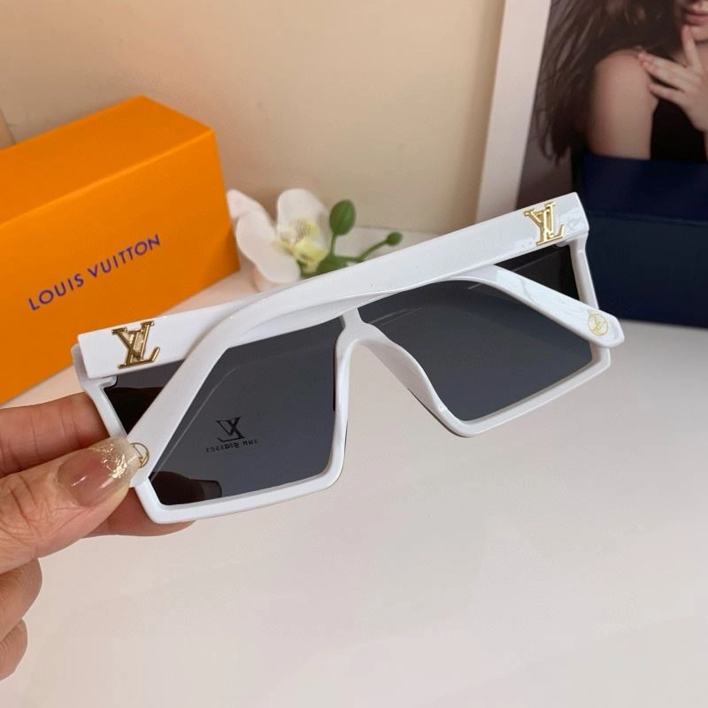Louis Vuitton Sunglasses Youthful 280569