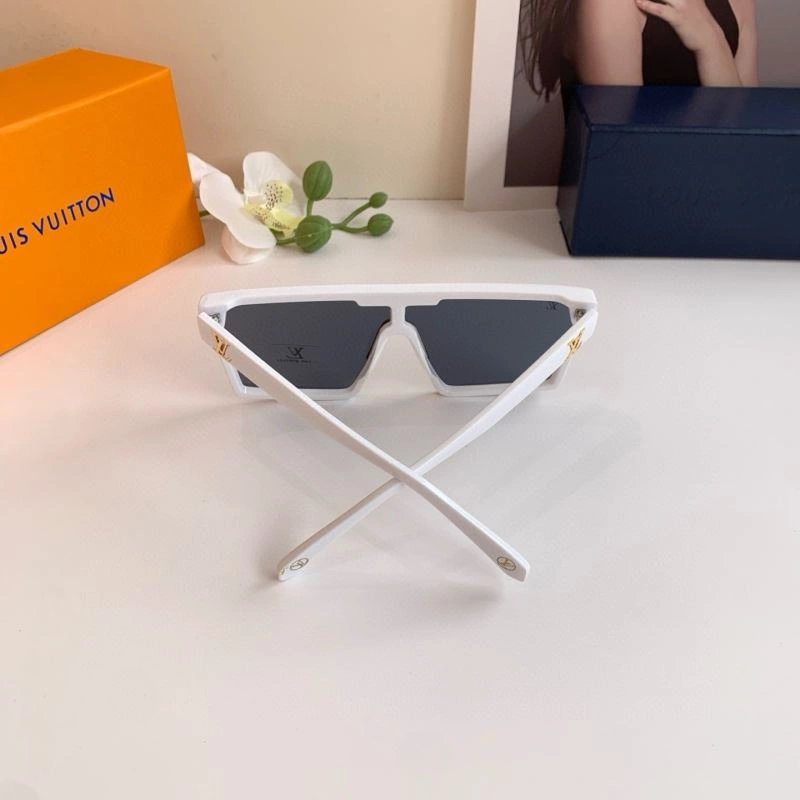 Louis Vuitton Sunglasses Youthful 280569