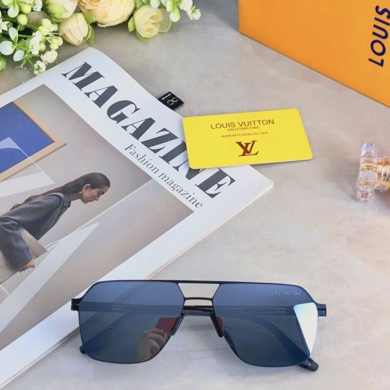 Unisex Louis Vuitton Sunglasses 280588