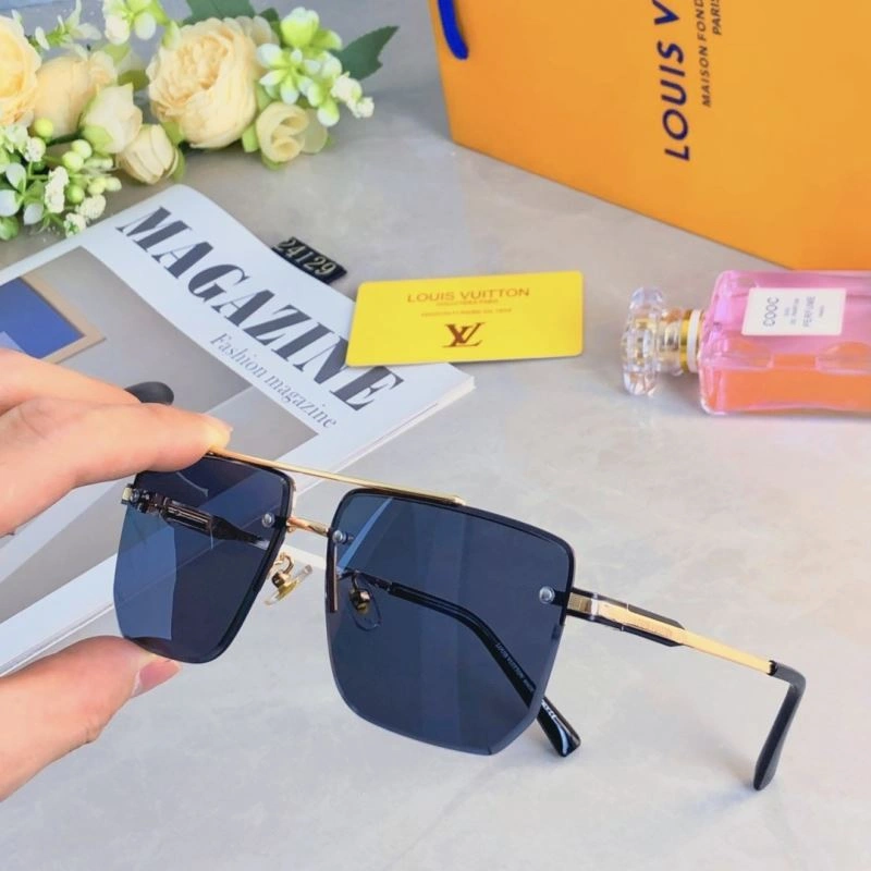 Sporty Louis Vuitton Sunglasses 280587