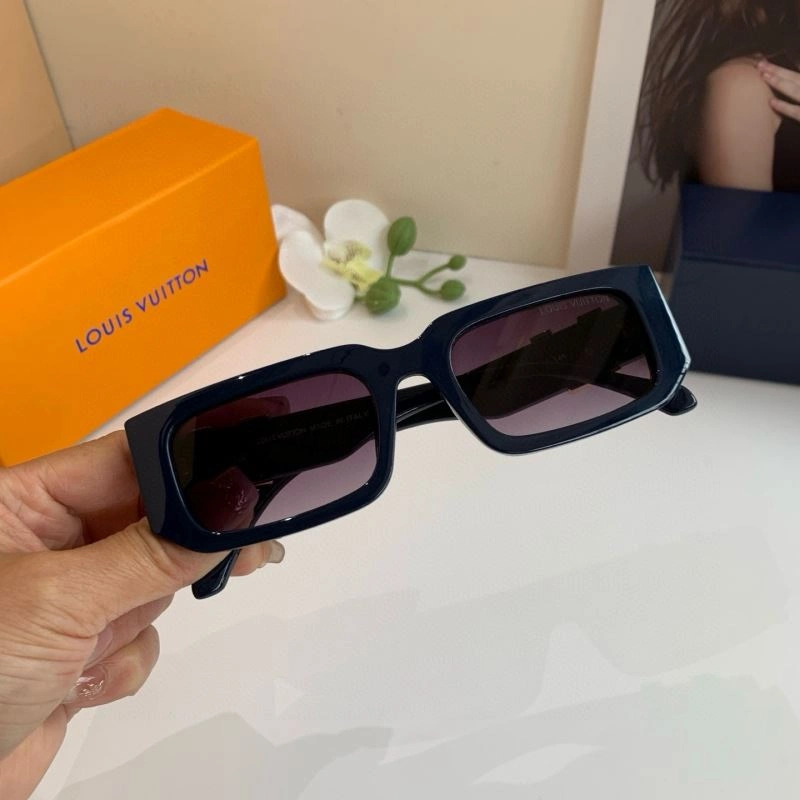 Sustainable Louis Vuitton Sunglasses 280572