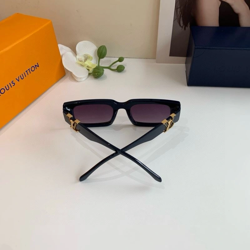 Sustainable Louis Vuitton Sunglasses 280572