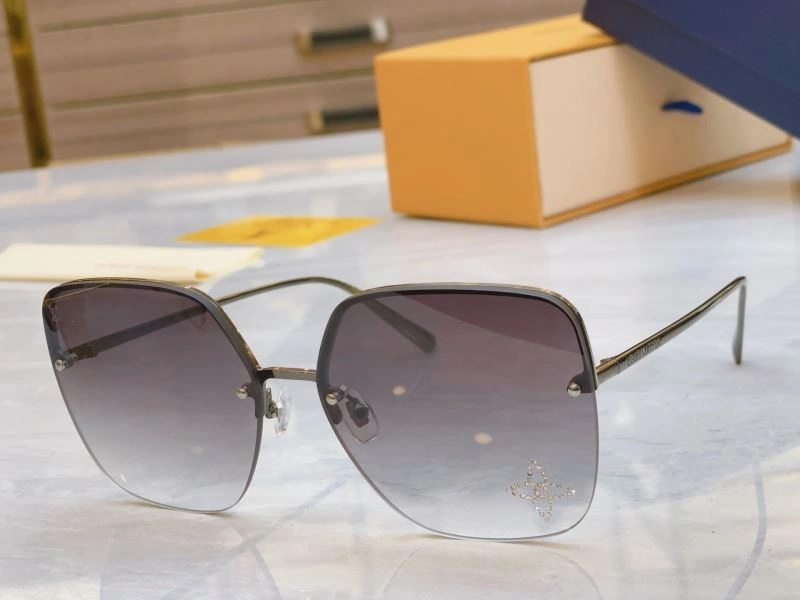 Lightweight Louis Vuitton Sunglasses 280557