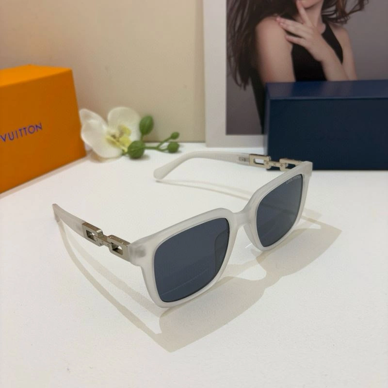 Louis Vuitton Sunglasses Lightweight 280543