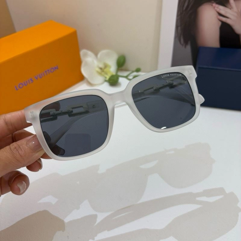 Louis Vuitton Sunglasses Lightweight 280543