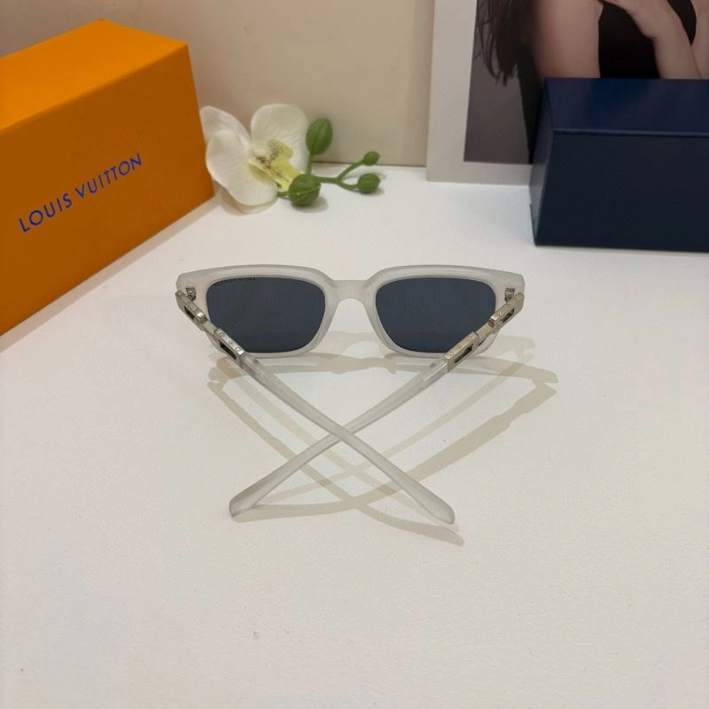 Louis Vuitton Sunglasses Lightweight 280543