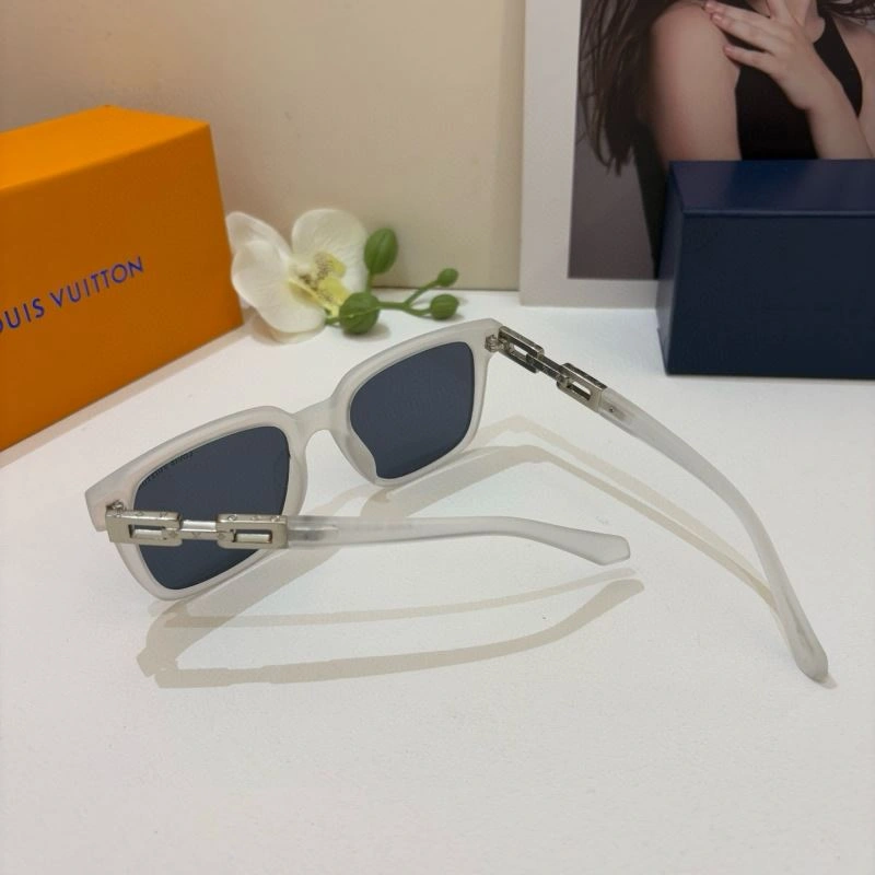 Louis Vuitton Sunglasses Lightweight 280543