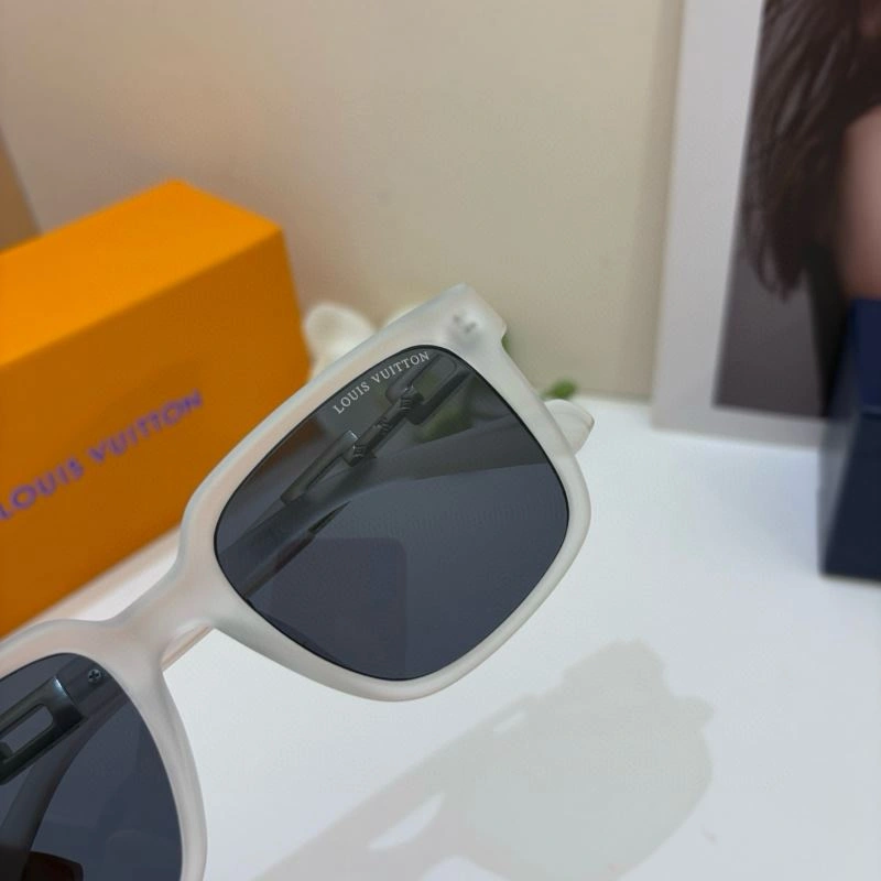 Louis Vuitton Sunglasses Lightweight 280543