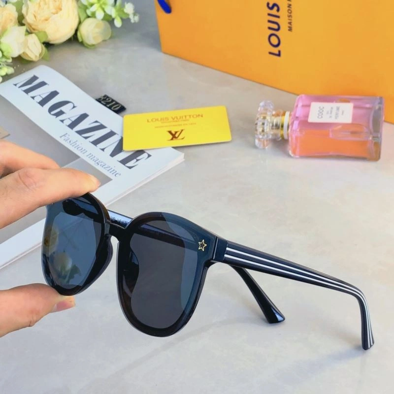 Seasonal Louis Vuitton Sunglasses 280539