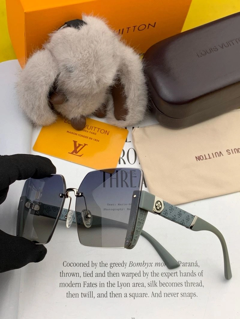 Louis Vuitton Sunglasses ZipUp 280541