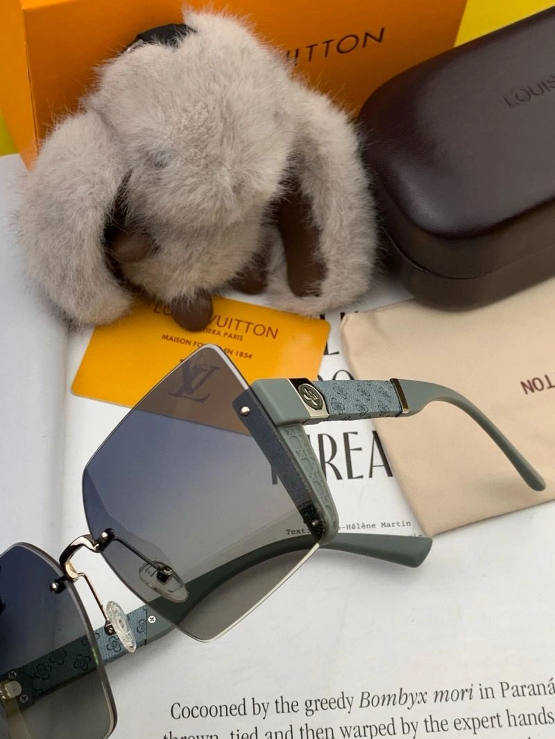 Louis Vuitton Sunglasses ZipUp 280541