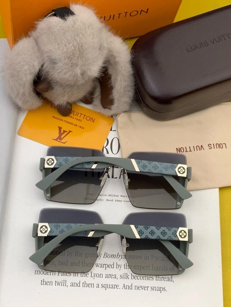 Louis Vuitton Sunglasses ZipUp 280541