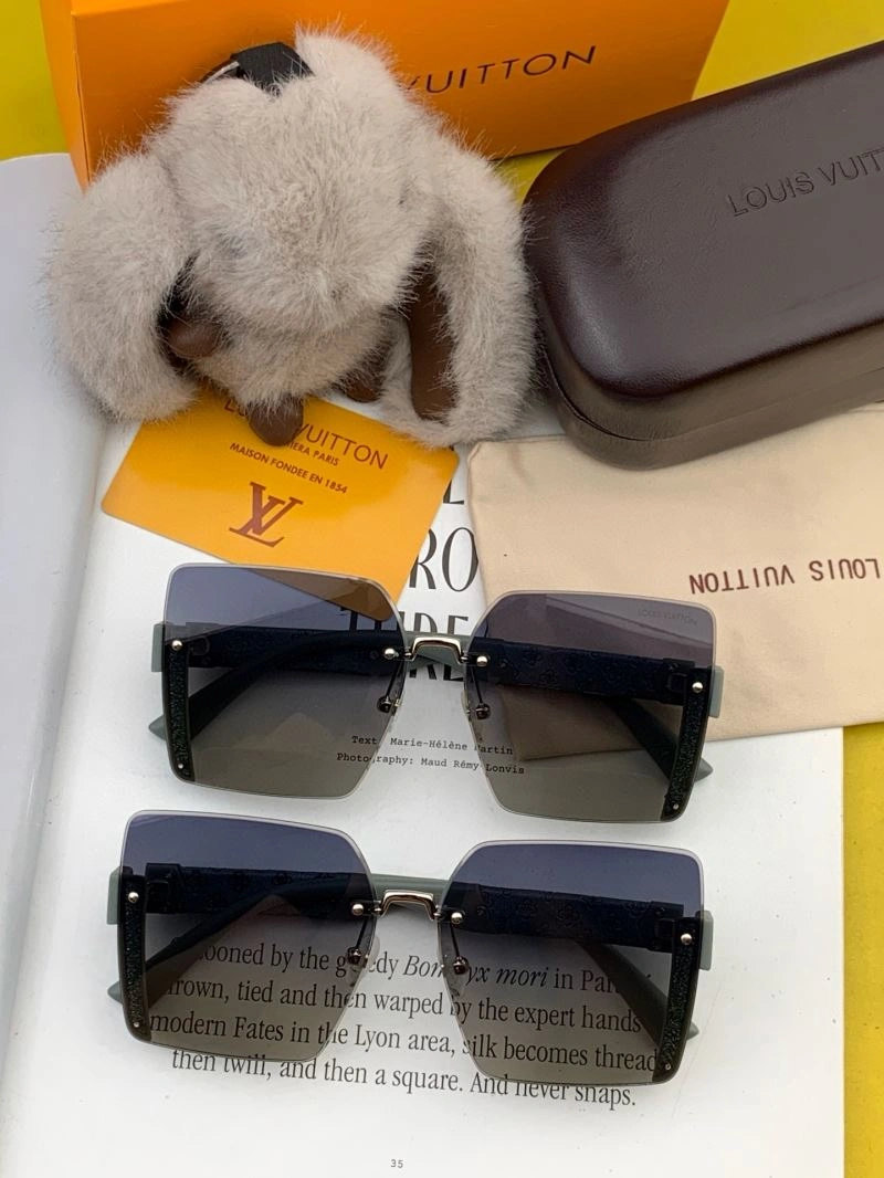 Louis Vuitton Sunglasses ZipUp 280541