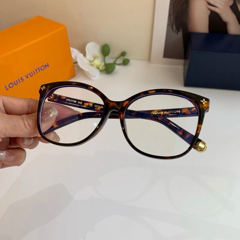 Louis Vuitton Sunglasses Functional 280524