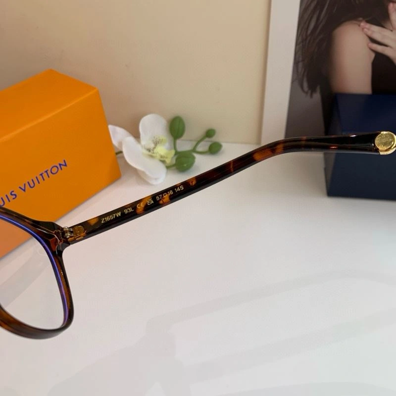 Louis Vuitton Sunglasses Functional 280524