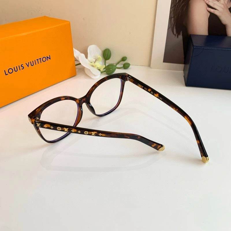 Louis Vuitton Sunglasses Functional 280524