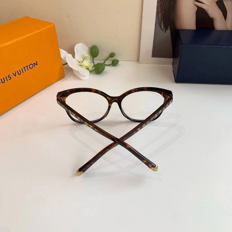 Louis Vuitton Sunglasses Functional 280524
