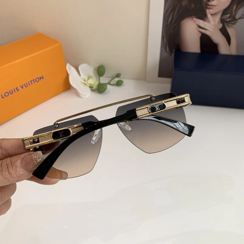 Louis Vuitton Sunglasses EasyMatch 280527