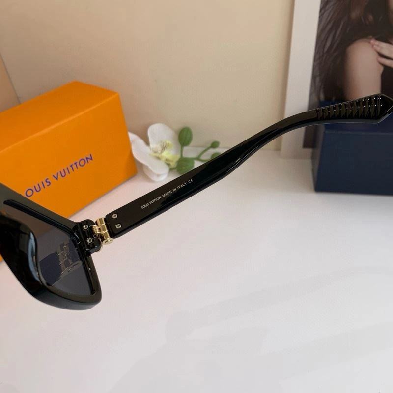 Louis Vuitton Sunglasses Durable 280526