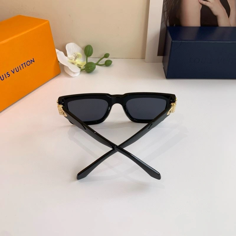 Louis Vuitton Sunglasses Durable 280526