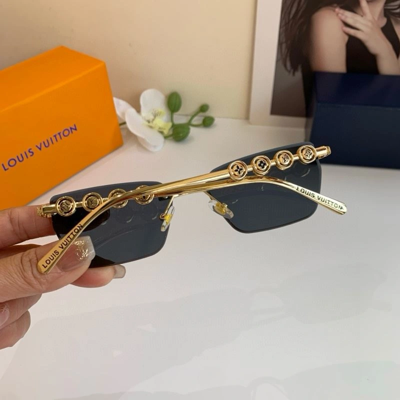 Louis Vuitton Sunglasses Supportive 280521