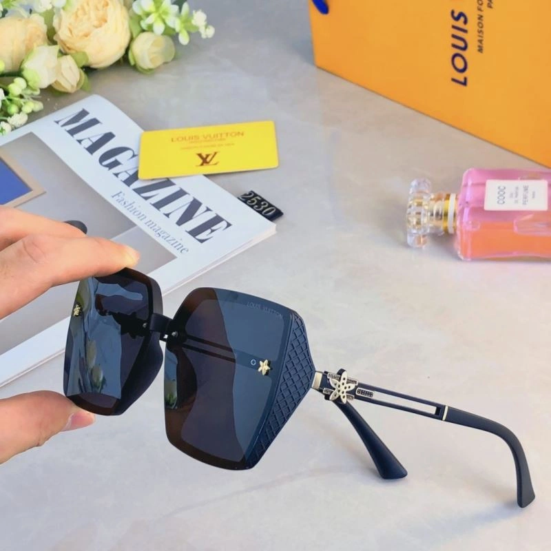 Louis Vuitton Sunglasses Sleek 280515
