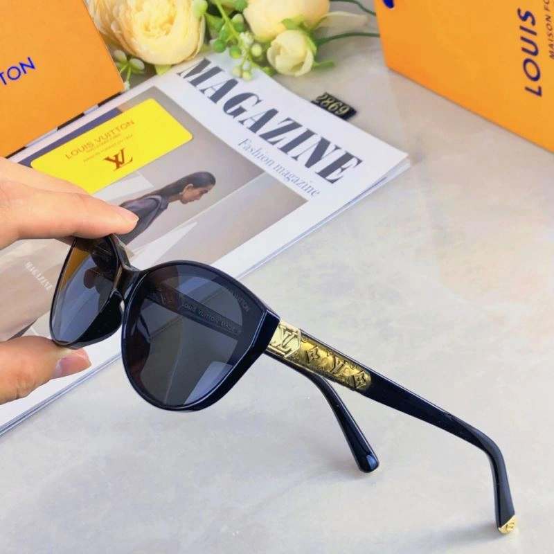 Louis Vuitton Sunglasses Sleek 280512