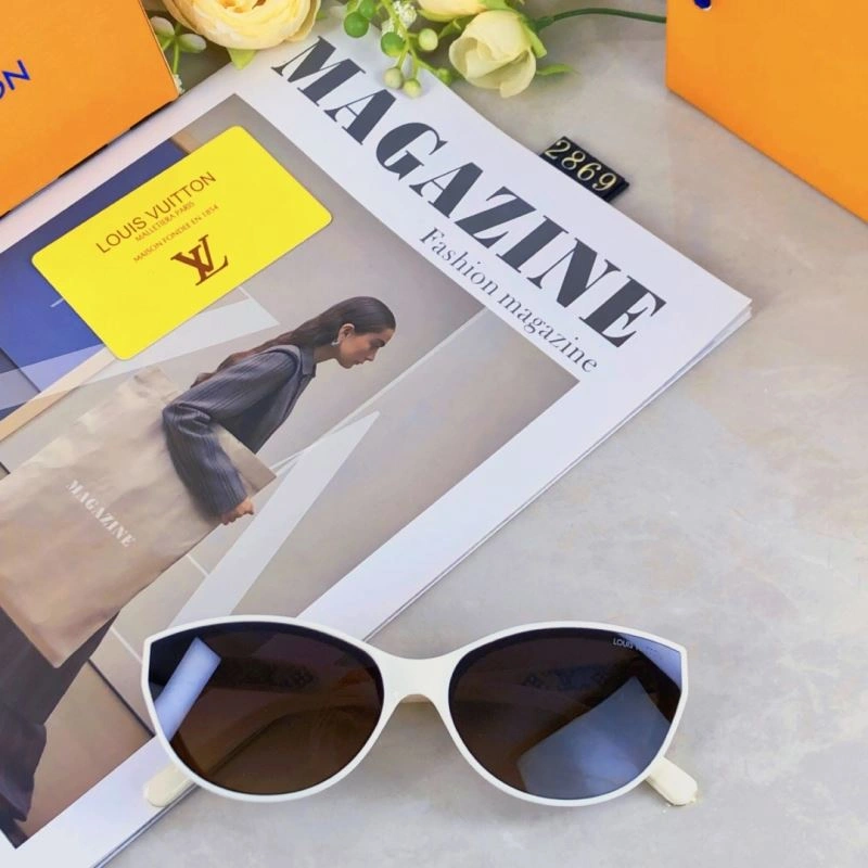 Louis Vuitton Sunglasses Sleek 280512