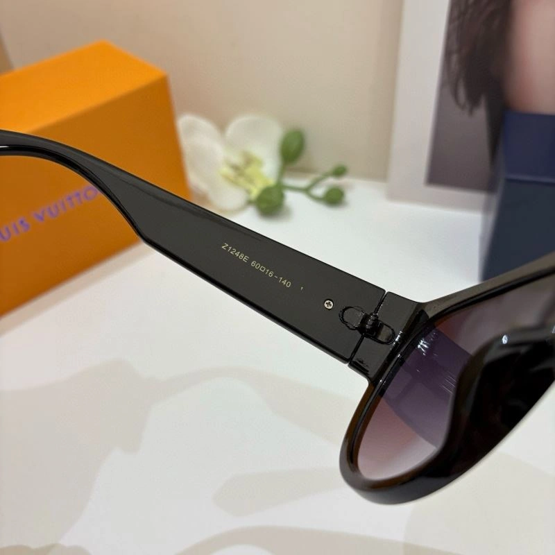 Louis Vuitton Sunglasses Popular 280506