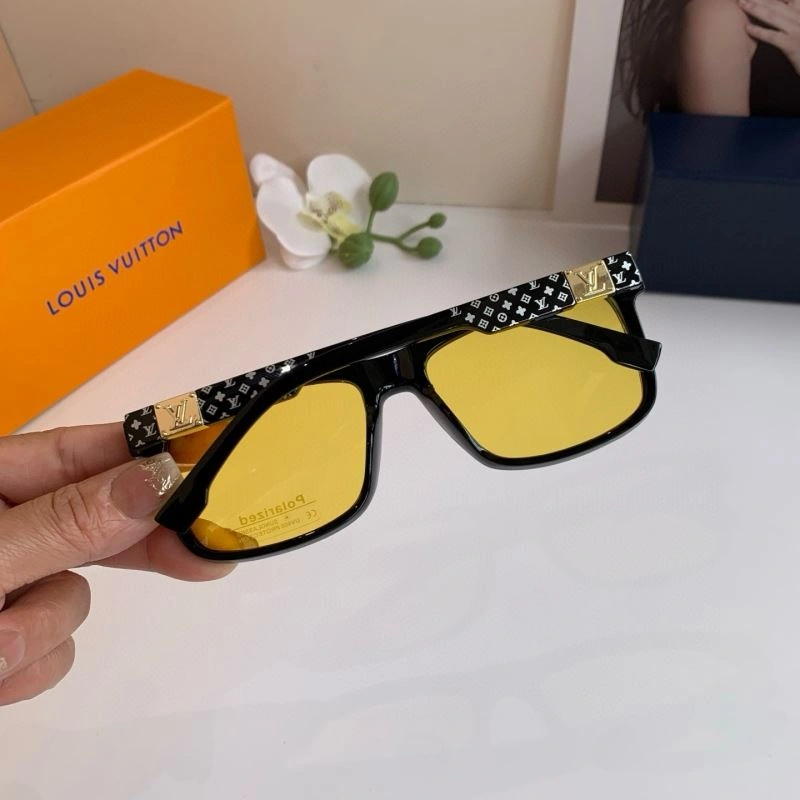 Snug Louis Vuitton Sunglasses 280497