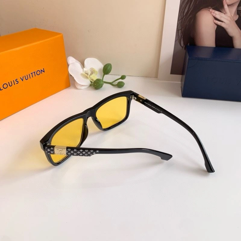 Snug Louis Vuitton Sunglasses 280497