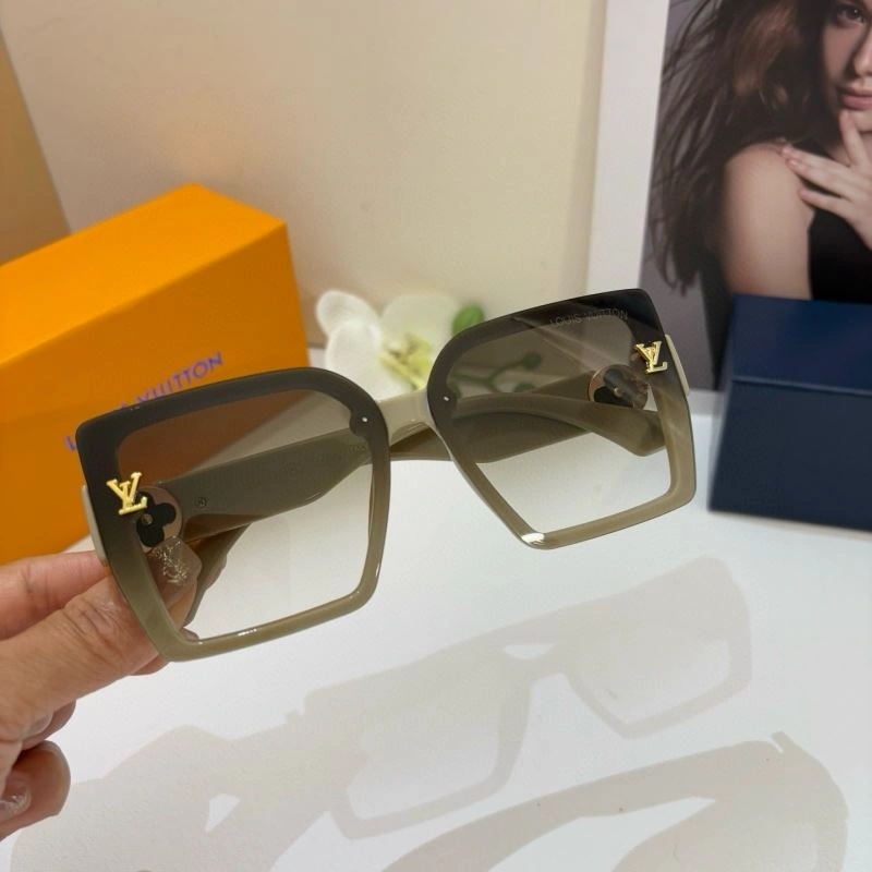 Louis Vuitton Sunglasses Sleek 280483