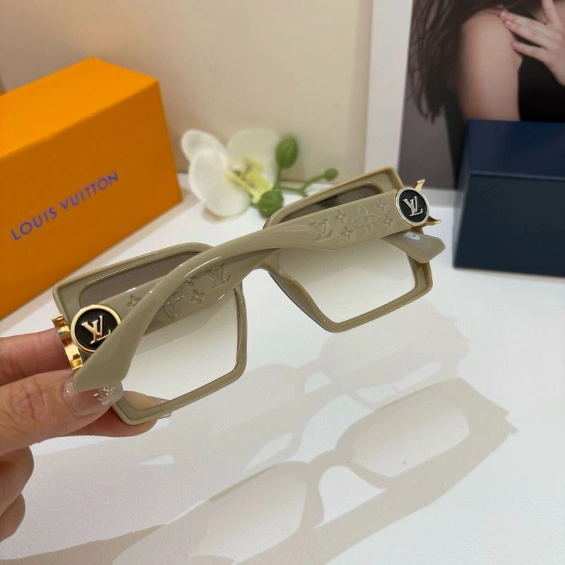 Louis Vuitton Sunglasses Sleek 280483