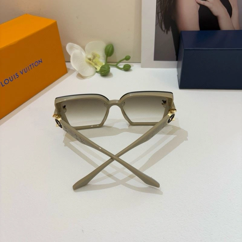 Louis Vuitton Sunglasses Sleek 280483