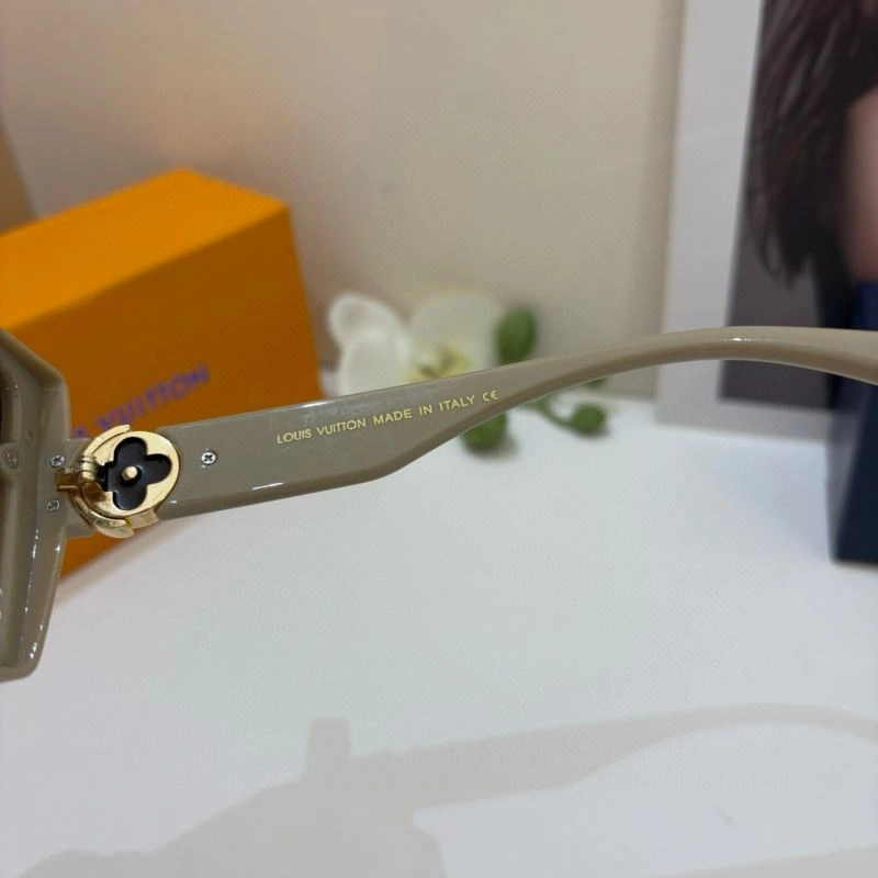 Louis Vuitton Sunglasses Sleek 280483