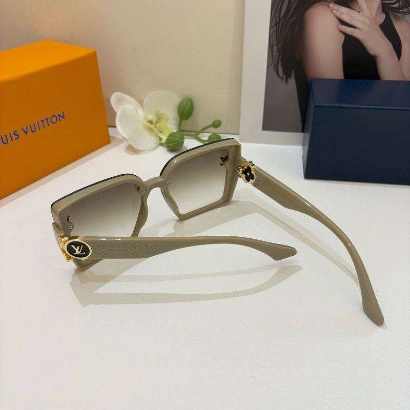 Louis Vuitton Sunglasses Sleek 280483