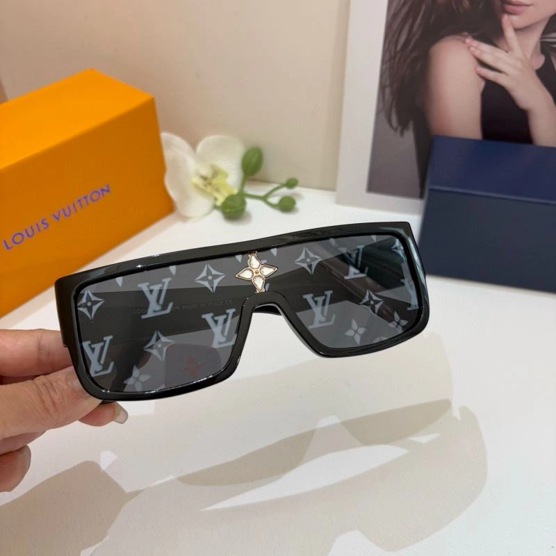Louis Vuitton Sunglasses Durable 280452