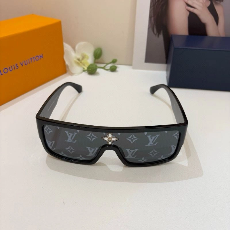Louis Vuitton Sunglasses Durable 280452