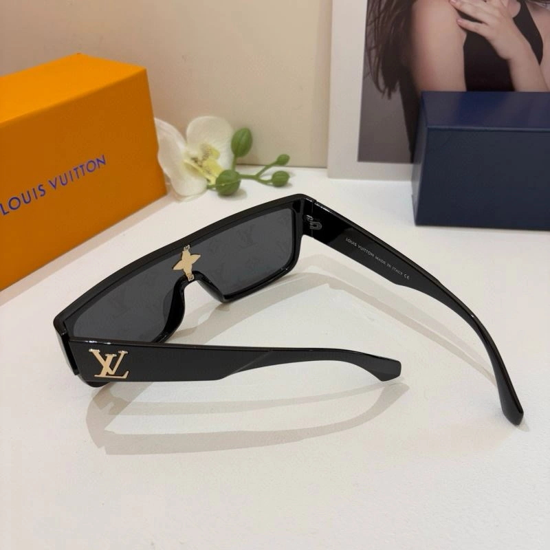 Louis Vuitton Sunglasses Durable 280452