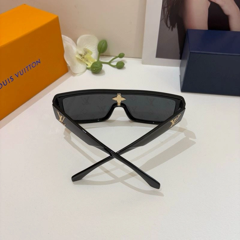 Louis Vuitton Sunglasses Durable 280452