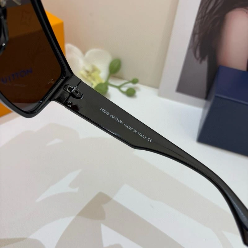Louis Vuitton Sunglasses Durable 280452