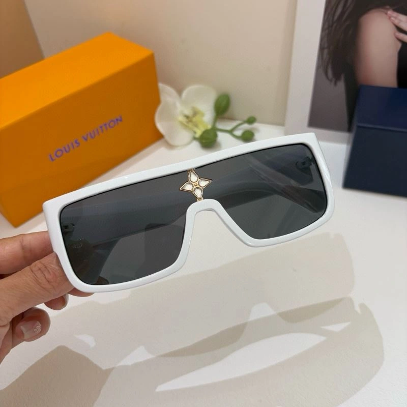 Louis Vuitton Sunglasses Sophisticated 280442