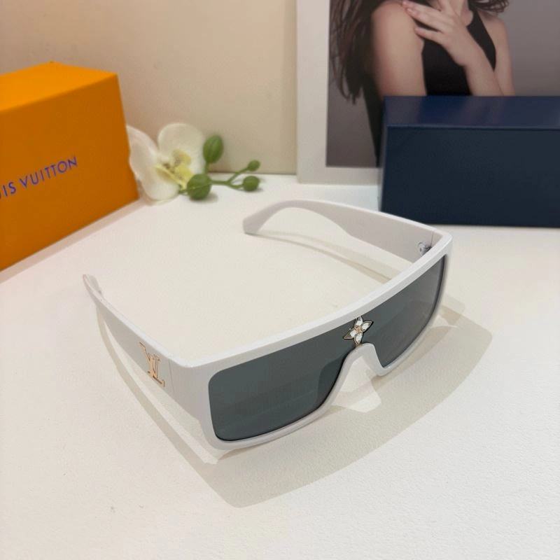 Louis Vuitton Sunglasses Sophisticated 280442