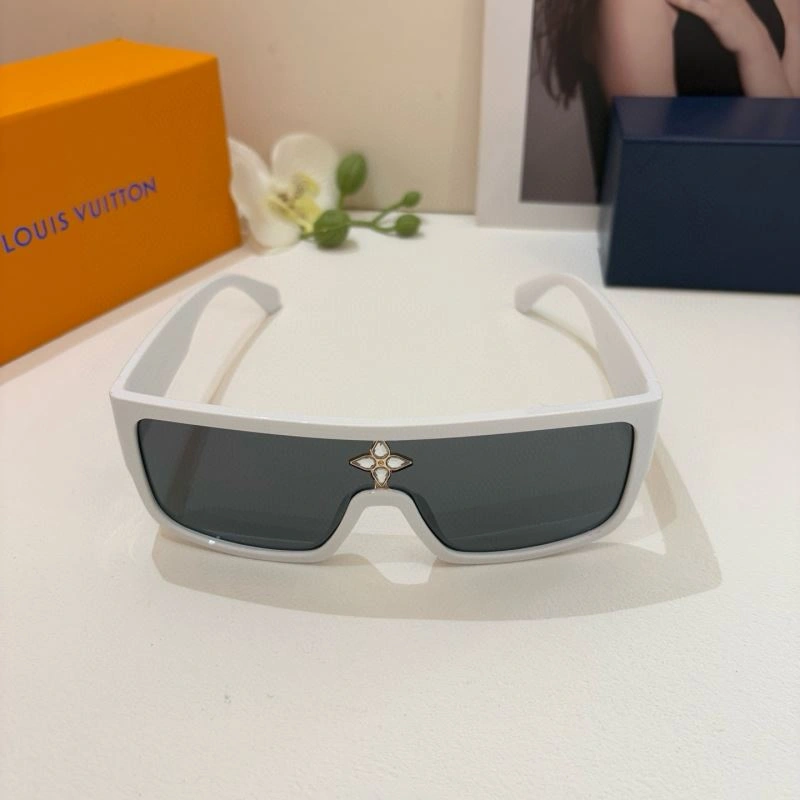 Louis Vuitton Sunglasses Sophisticated 280442