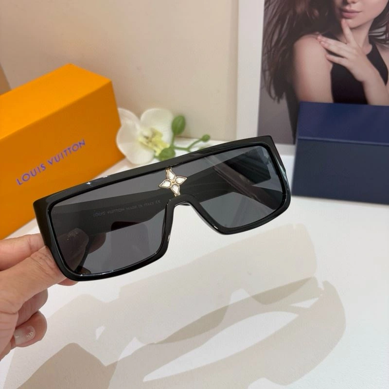 Louis Vuitton Sunglasses WellDesigned 280445